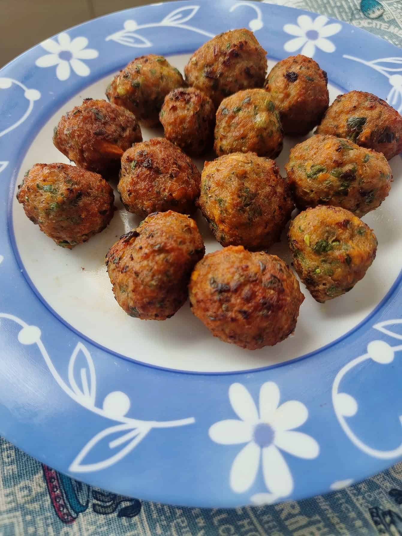 Chicken Bola Bola Recipe - The Odehlicious