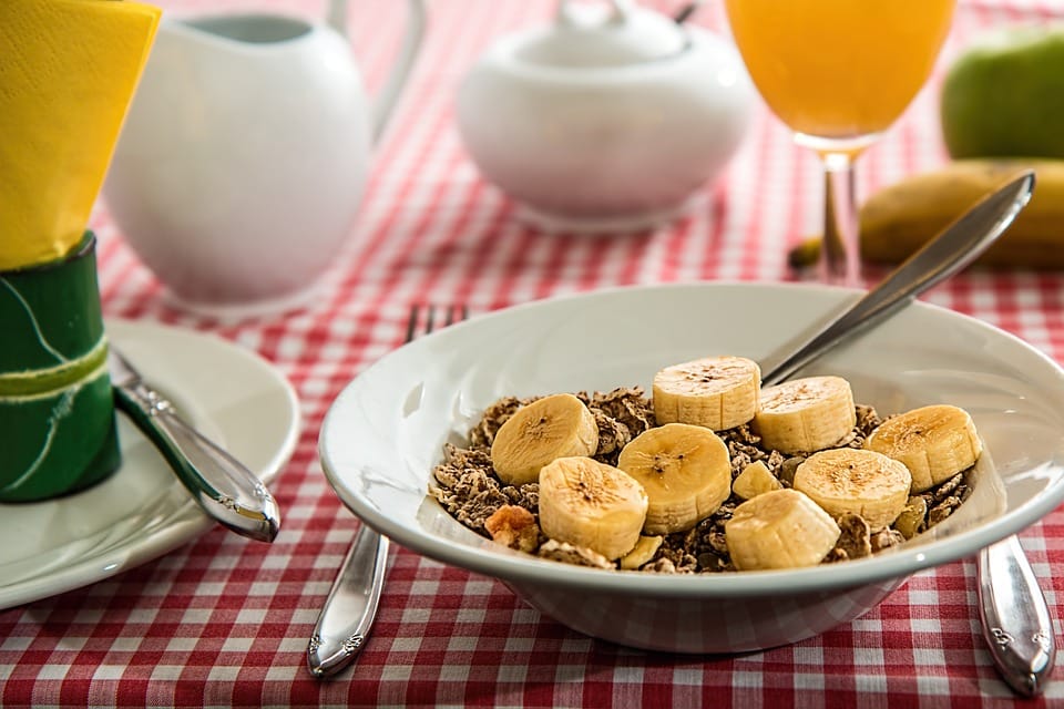 Beat the Snooze: Strategies for Staying Alert After a Heavy healthy food, junk food, diet,