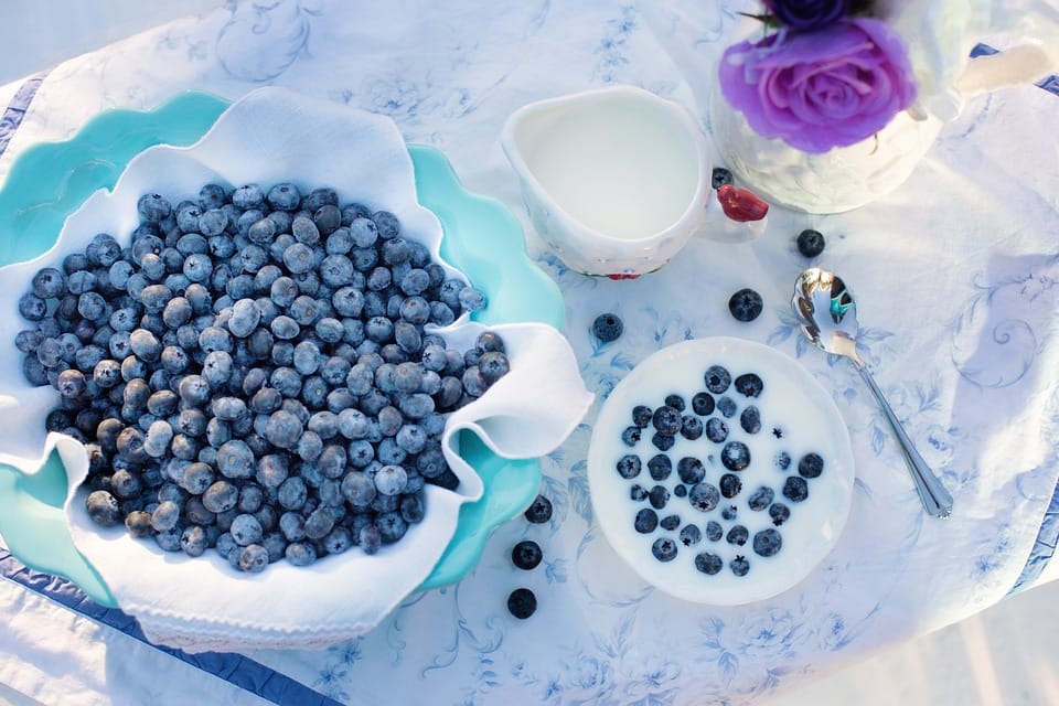 Crunch Time: When to Keep Food and When to Toss healthy food, junk food, diet,